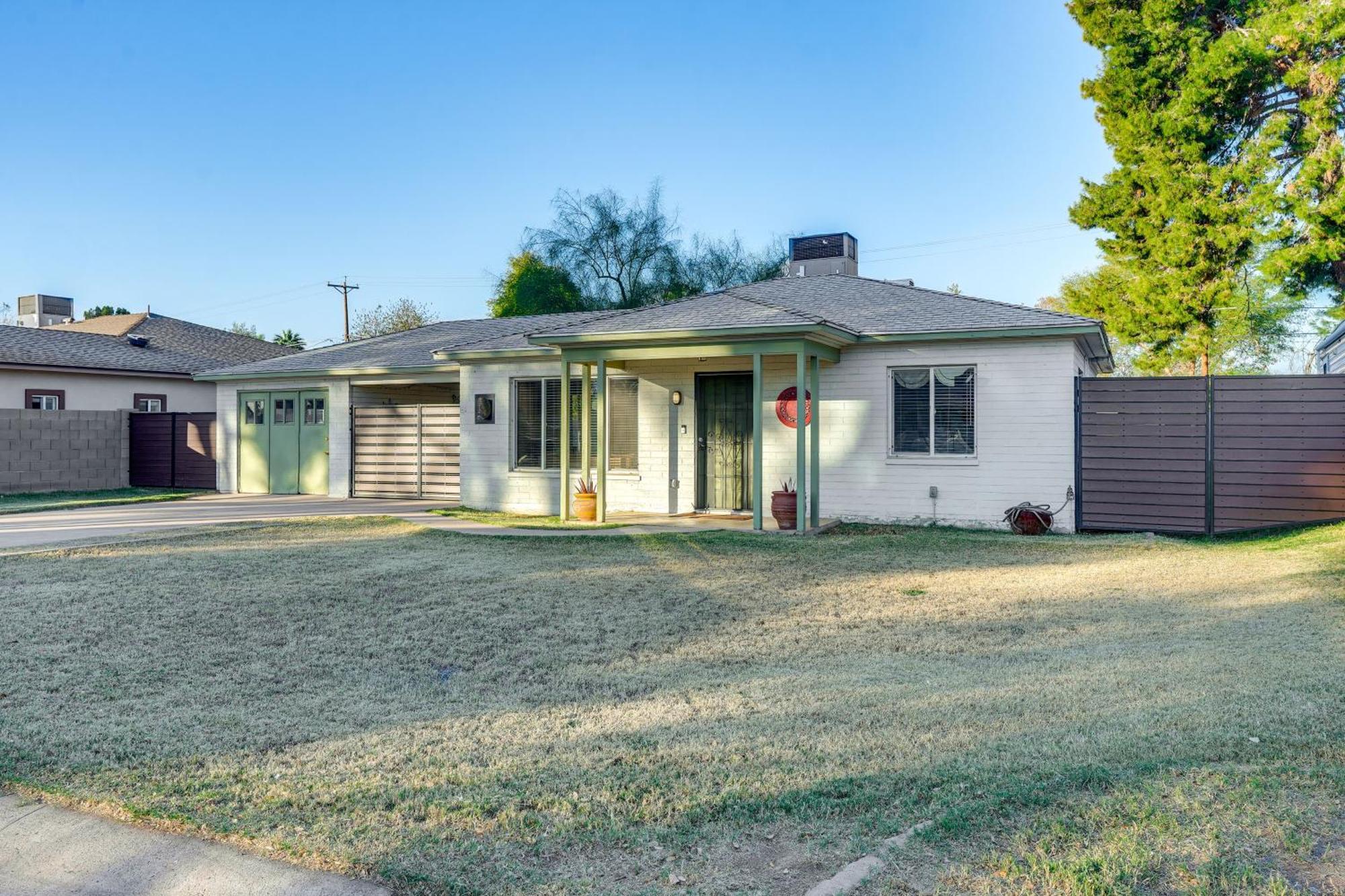 Pet-Friendly Phoenix Home With Breezeway And Fire Pit! Exterior photo